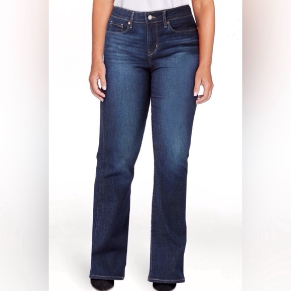 Levi Strauss Signature Denim - Levi Strauss Classic Bootcut Jeans. Stretch. Women’s 20W (actual 40X32)